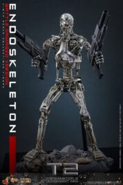 Terminator 2 Hot Toys Die-cast Action Figure 1/6 Endoskeleton (Battle Damaged Ver.)