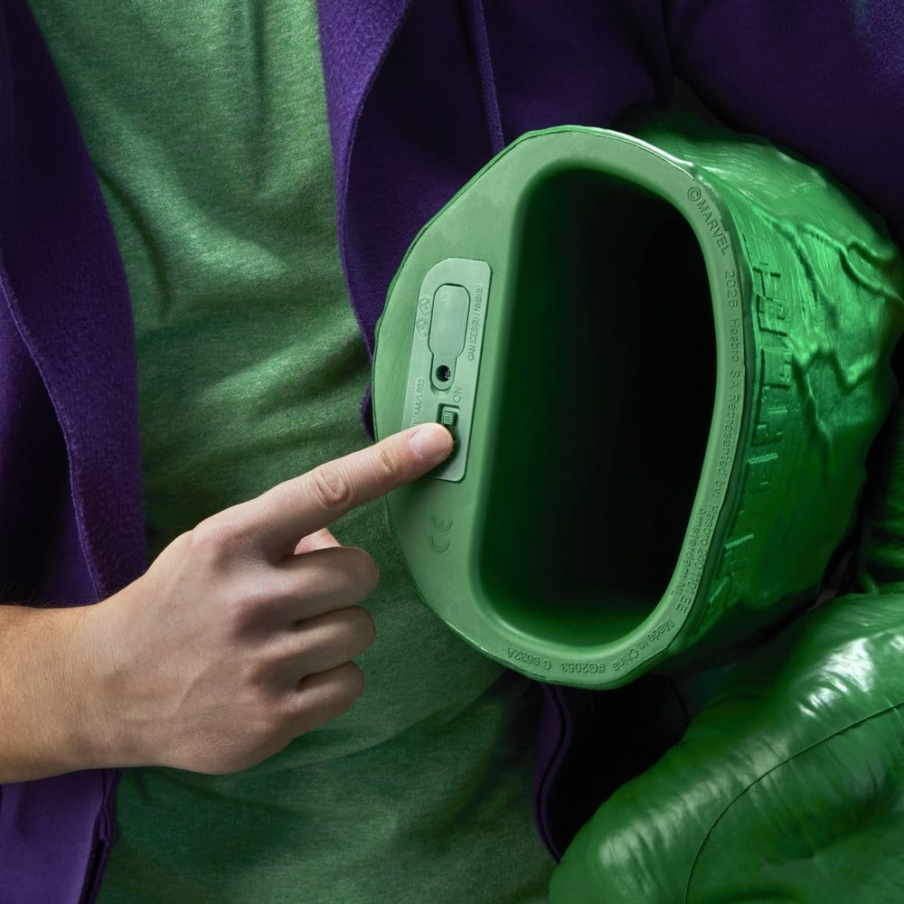 The Incredible Hulk Marvel Legends Premium Roleplay Fists - Bild 4