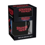 Stranger Things Mug & Socks Set Logo från Pyramid International